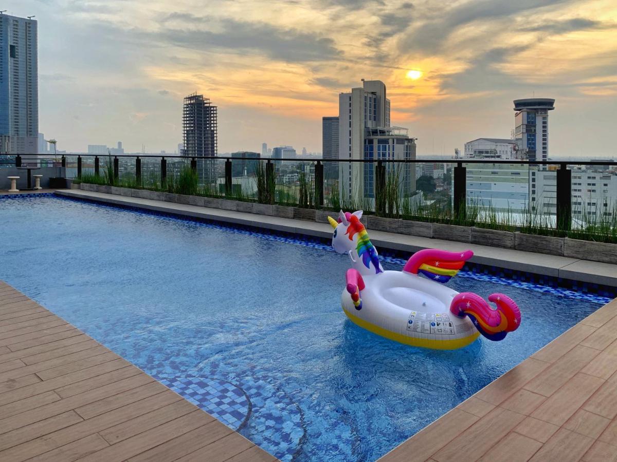 Surabaya River View Hotel Екстер'єр фото