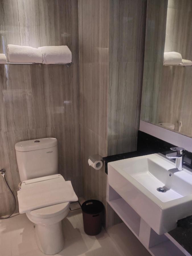 Surabaya River View Hotel Екстер'єр фото