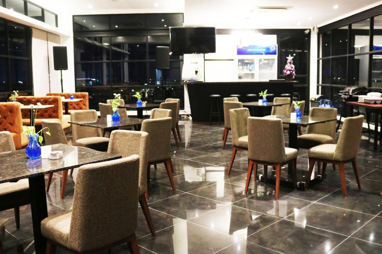 Surabaya River View Hotel Екстер'єр фото