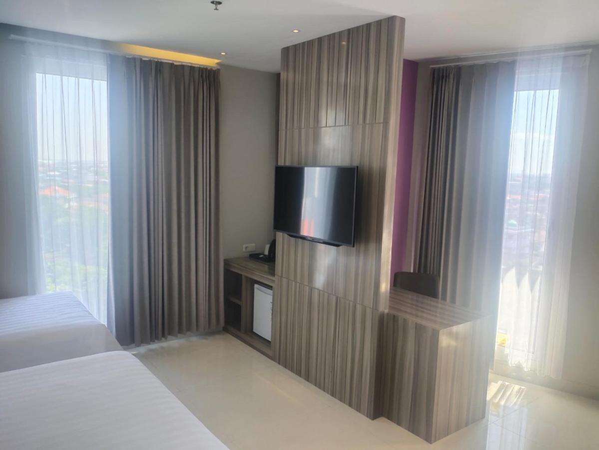 Surabaya River View Hotel Екстер'єр фото