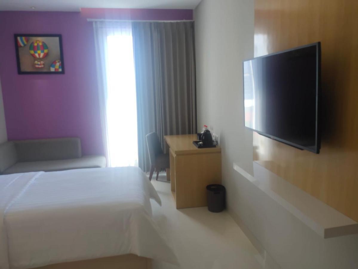 Surabaya River View Hotel Екстер'єр фото