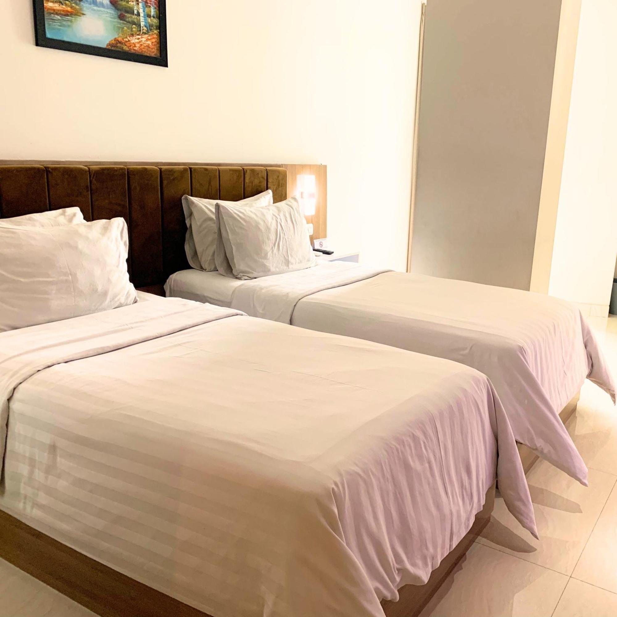 Surabaya River View Hotel Екстер'єр фото